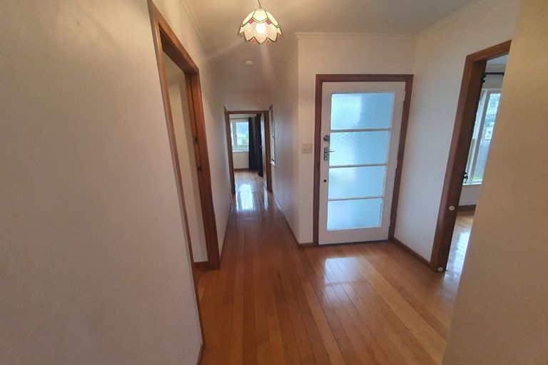 Photo of property in 12 Cron Avenue, Te Atatu South, Auckland, 0610