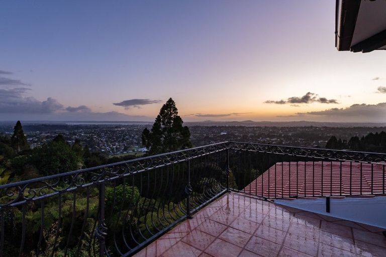 Photo of property in 35 Tawini Road, Titirangi, Auckland, 0604