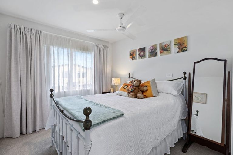 Photo of property in 11 Kamahi Crescent, Papamoa Beach, Papamoa, 3118