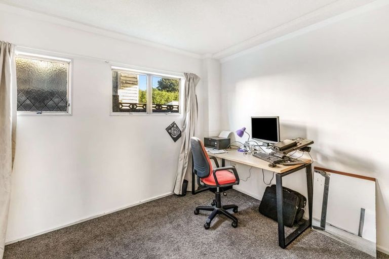 Photo of property in 84 Pioneer Road, Moturoa, New Plymouth, 4310