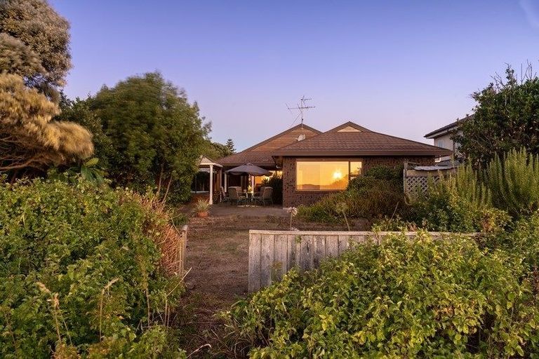Photo of property in 17 Manly Street, Paraparaumu Beach, Paraparaumu, 5032