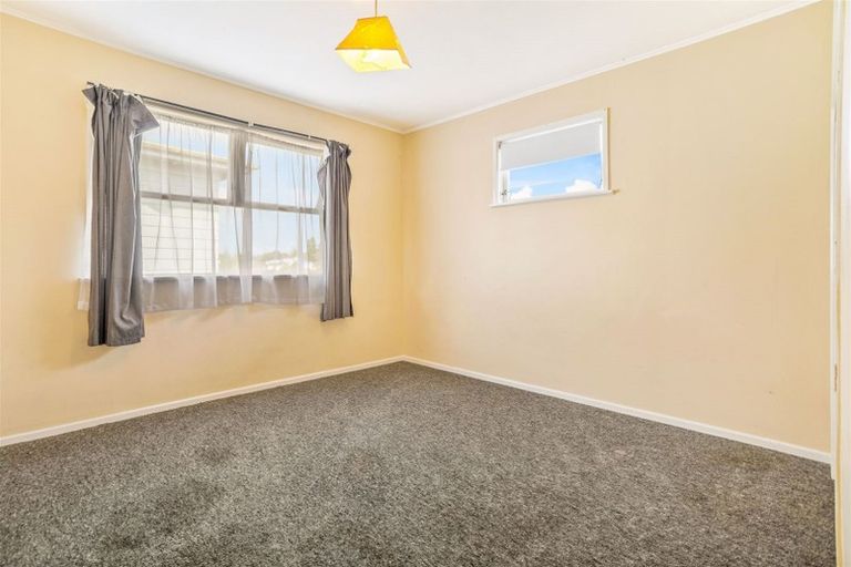 Photo of property in 73 Fairclough Road, Beach Haven, Auckland, 0626