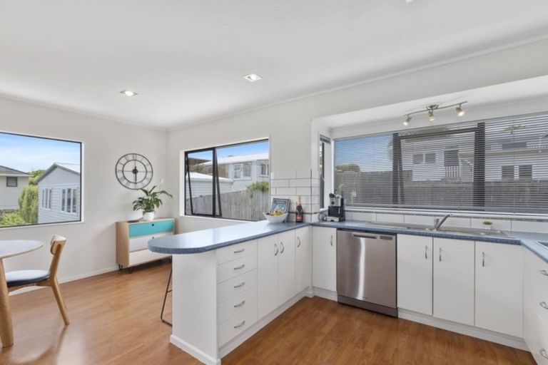 Photo of property in 2/7 Arran Road, Browns Bay, Auckland, 0630