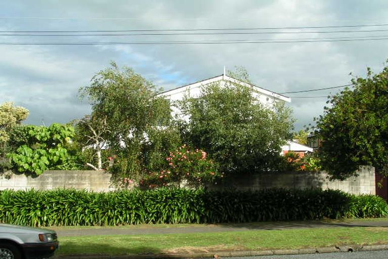 Photo of property in 2/10 Jutland Road, Hauraki, Auckland, 0622