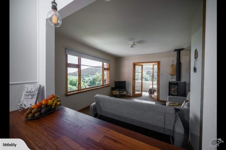 Photo of property in 28 Flinders Road, Heathcote Valley, Christchurch, 8022