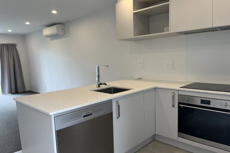 Photo of property in 3/47 Awaroa Road, Sunnyvale, Auckland, 0612