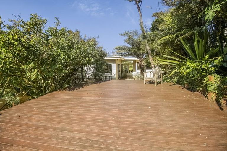 Photo of property in 10 Mceldowney Road, Titirangi, Auckland, 0604