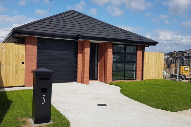 Photo of property in 3 Tawhiti Road, Pukekohe, 2120