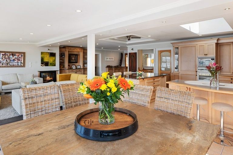 Photo of property in 155 Kawaha Point Road, Kawaha Point, Rotorua, 3010