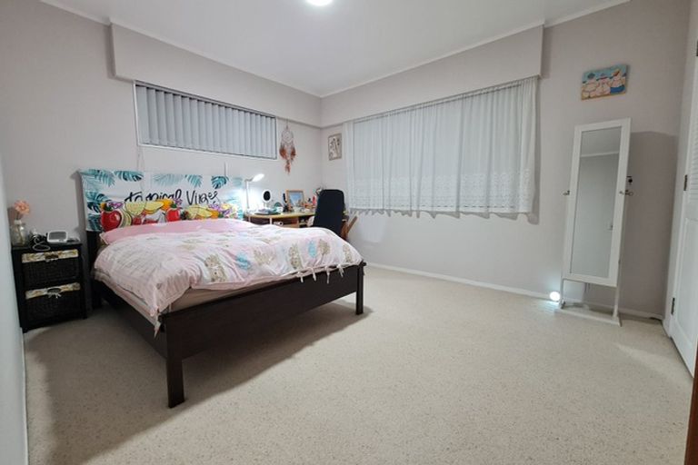 Photo of property in 1 Sunrise Lane, Te Atatu South, Auckland, 0610