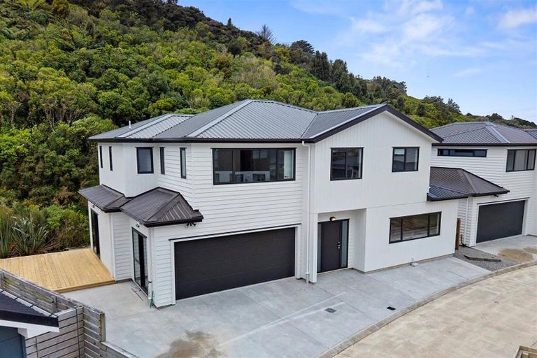 Photo of property in 5 Pihipihi Way, Crofton Downs, Wellington, 6035