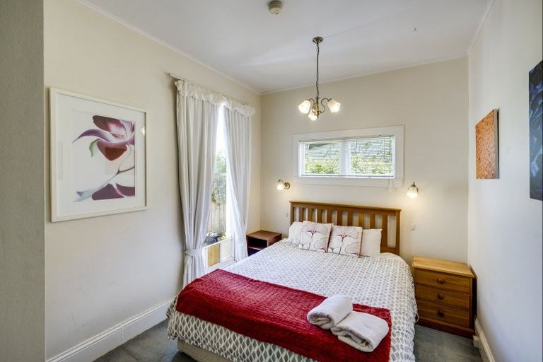 Photo of property in 36 Napier Terrace, Hospital Hill, Napier, 4110