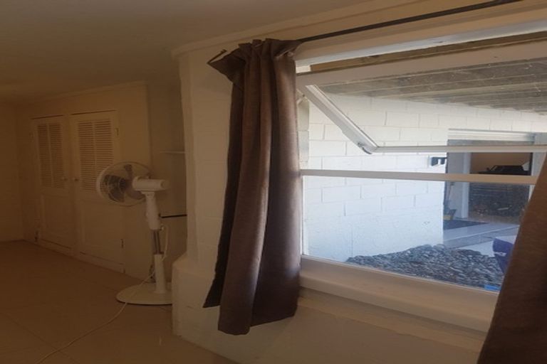 Photo of property in 20 Woodford Avenue, Henderson, Auckland, 0610