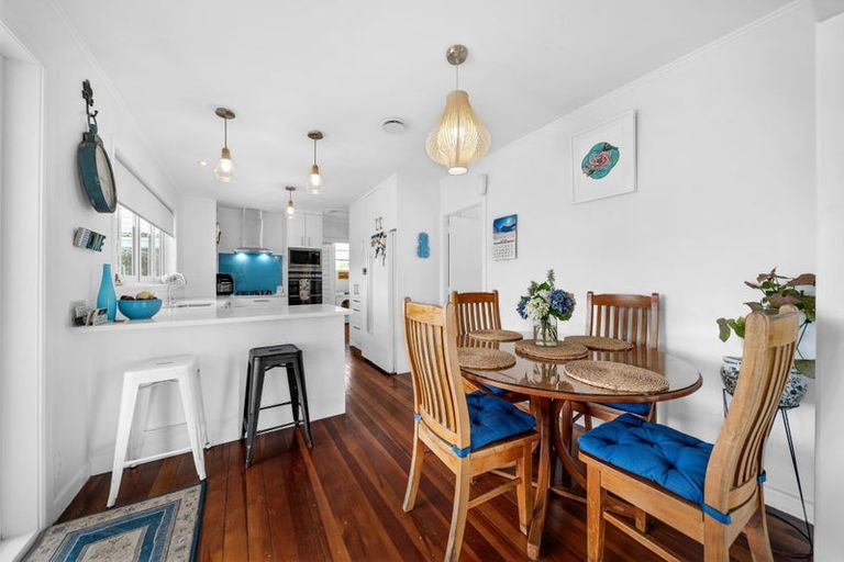 Photo of property in 43 Waimumu Road, Massey, Auckland, 0614