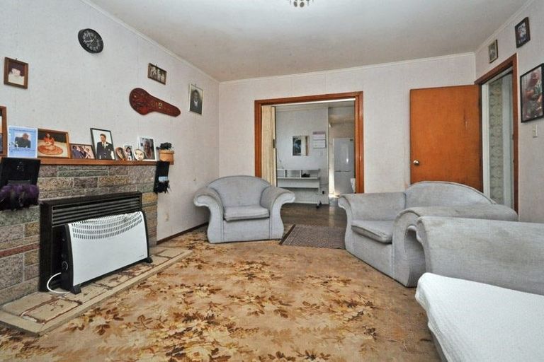 Photo of property in 122 Beaumonts Way, Manurewa, Auckland, 2102