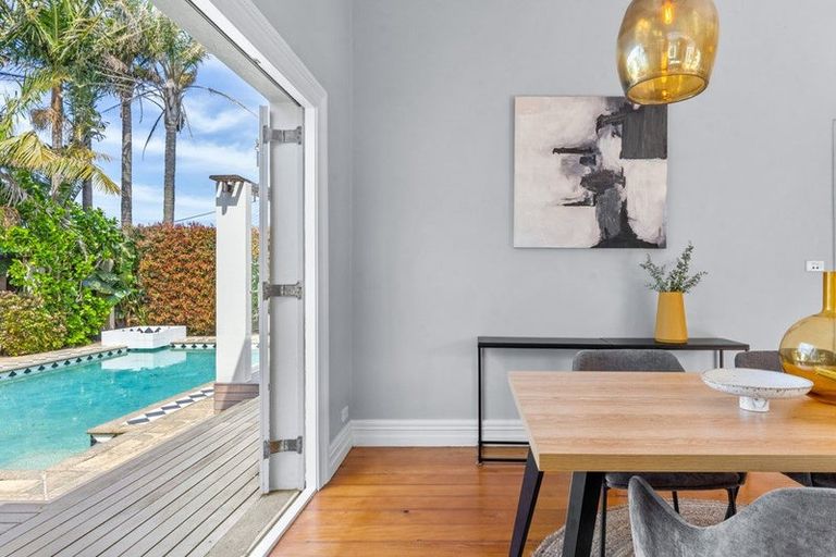 Photo of property in 14 Eversleigh Road, Belmont, Auckland, 0622