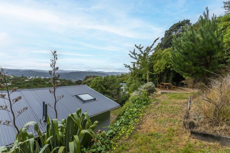 Photo of property in 165 Miromiro Road, Normandale, Lower Hutt, 5010