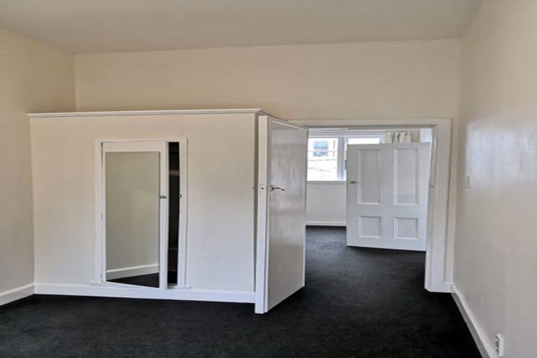 Photo of property in 6 Rixon Grove, Mount Victoria, Wellington, 6011