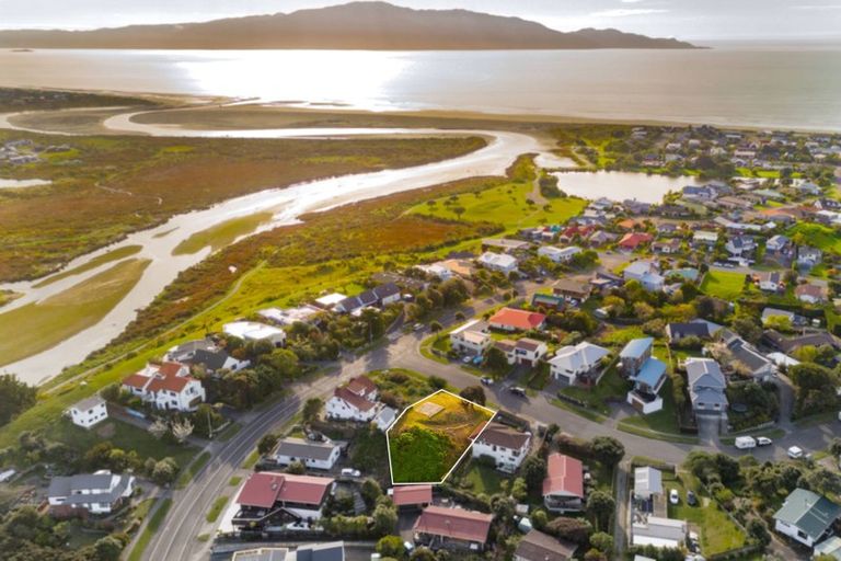 Photo of property in 39 Hicks Crescent, Waikanae Beach, Waikanae, 5036