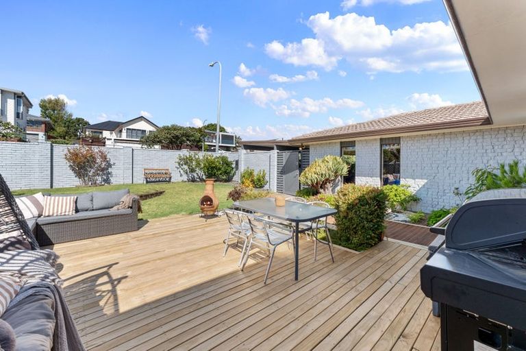 Photo of property in 37 Pigeon Mountain Road, Half Moon Bay, Auckland, 2012