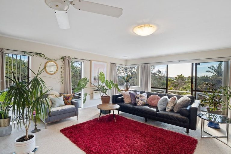 Photo of property in 2/49 Carlisle Road, Torbay, Auckland, 0630