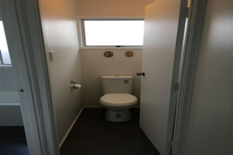 Photo of property in 2 Silverstone Place, Henderson, Auckland, 0612