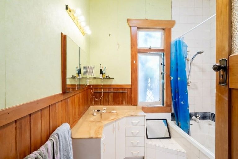 Photo of property in 37 Shamrock Street, Takaro, Palmerston North, 4412