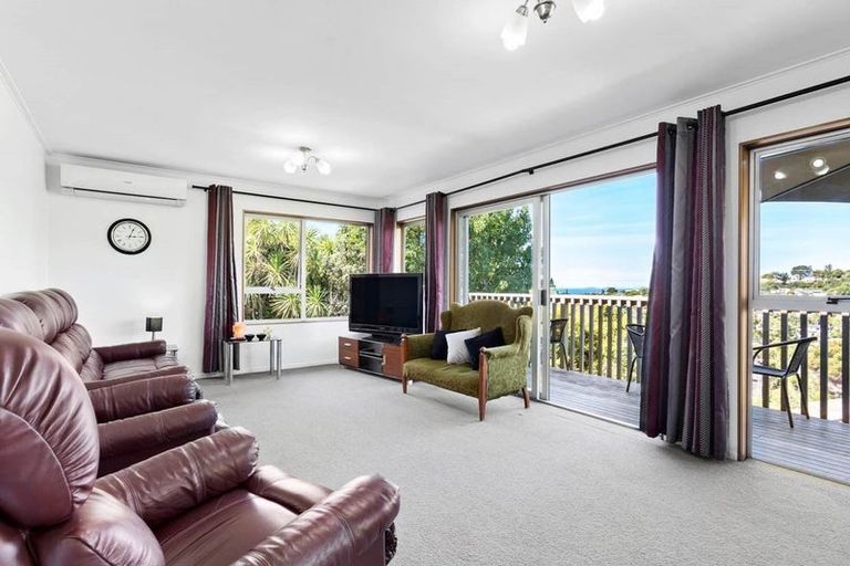 Photo of property in 1/6 Helvetia Drive, Browns Bay, Auckland, 0630