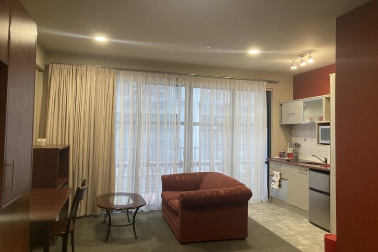 Photo of property in Atrium Apartments, 2l/154 The Terrace, Wellington Central, Wellington, 6011