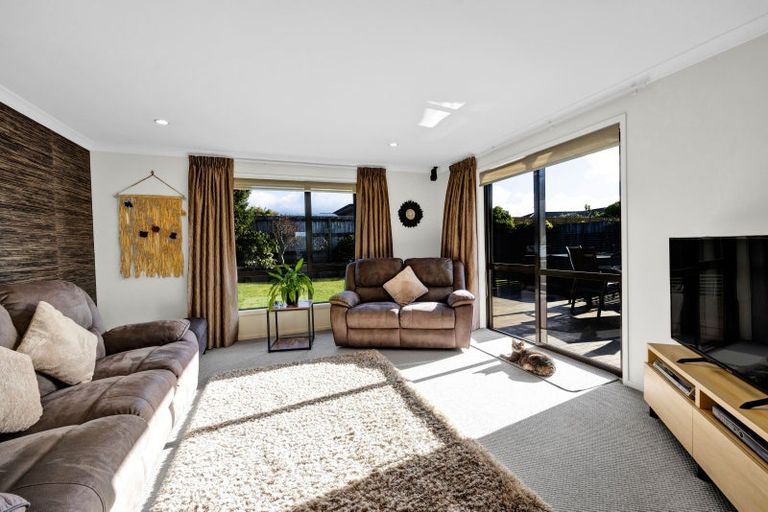 Photo of property in 21 Montague Grove, Stratford, 4332