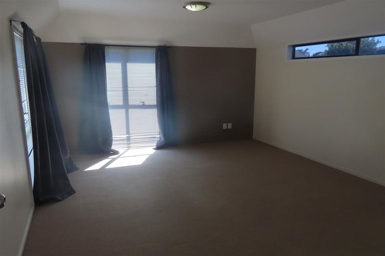 Photo of property in 2/8 Priestley Drive, Bucklands Beach, Auckland, 2014