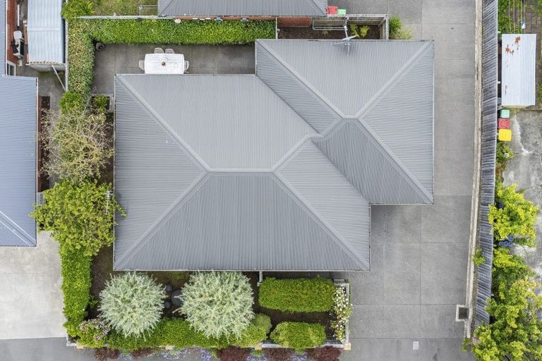 Photo of property in 1/11 North Avon Road, Richmond, Christchurch, 8013