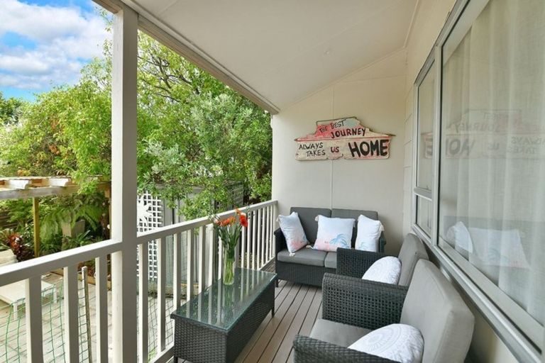 Photo of property in 4 Albert Hall Drive, Red Beach, 0932