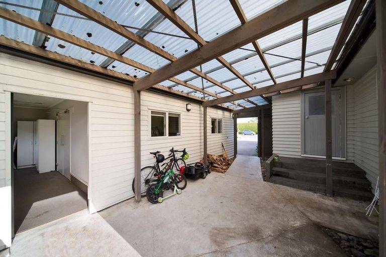 Photo of property in 11 Manawapou Road, Hawera, 4610