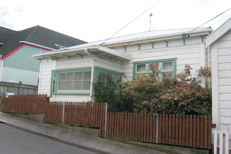 Photo of property in 8 Tutchen Avenue, Mount Victoria, Wellington, 6011