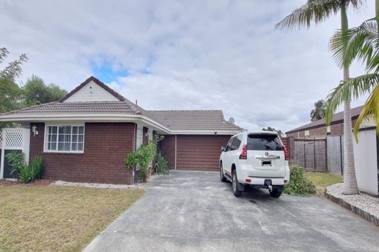 Photo of property in 2 Framalda Place, Conifer Grove, Takanini, 2112