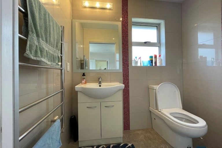 Photo of property in 8 Wyman Place, Pakuranga Heights, Auckland, 2010