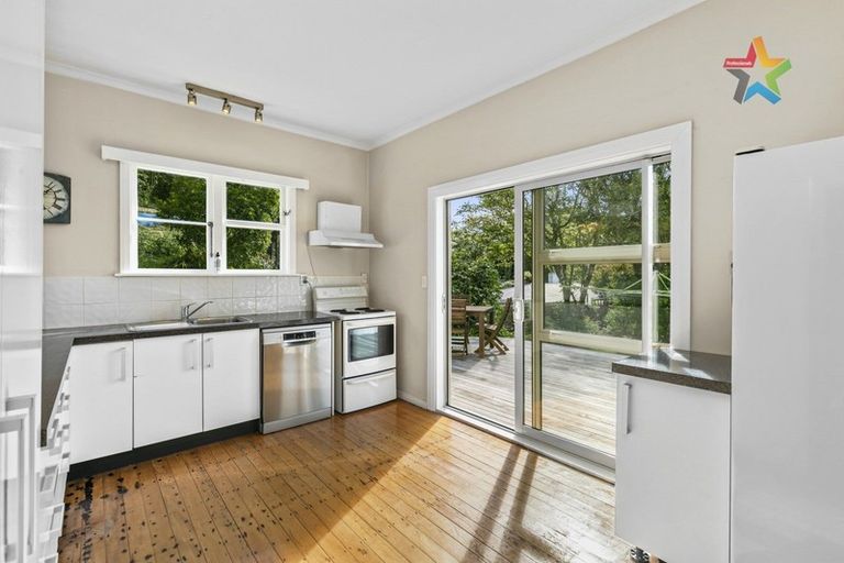 Photo of property in 46 Akatea Road, Korokoro, Lower Hutt, 5012