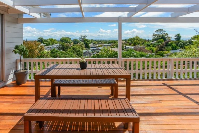 Photo of property in 11 Busby Hill, Havelock North, 4130