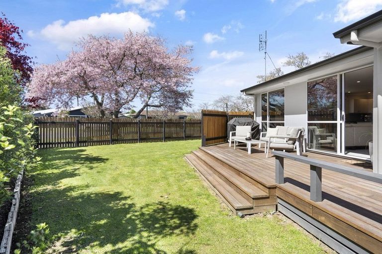 Photo of property in 279 Shakespeare Street, Leamington, Cambridge, 3432