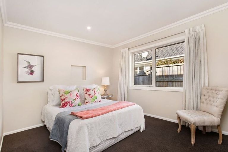 Photo of property in 17 Walnut Avenue, Strowan, Christchurch, 8052