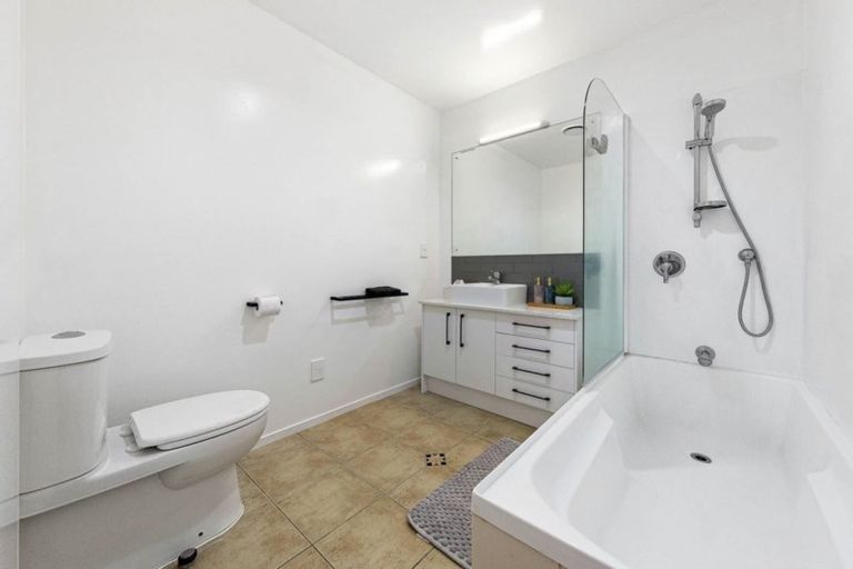 Photo of property in 6 Nagle Place, Golflands, Auckland, 2013