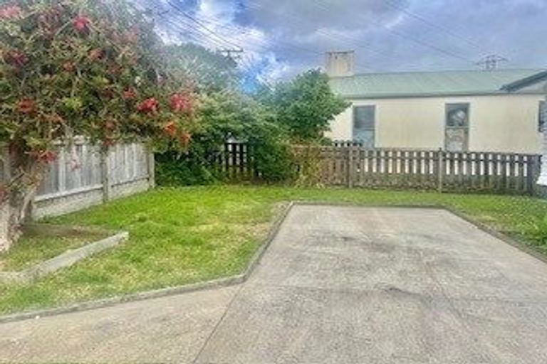 Photo of property in 57 Beaubank Road, Kelston, Auckland, 0602