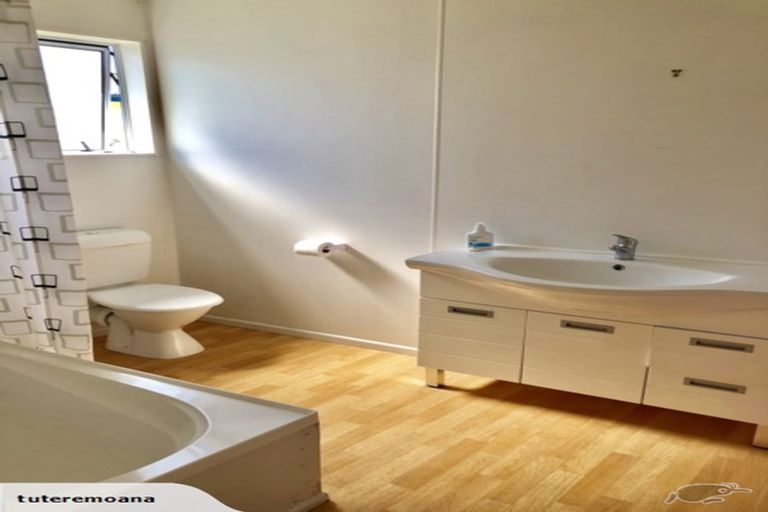 Photo of property in 72 Kent Street, Carterton, 5713