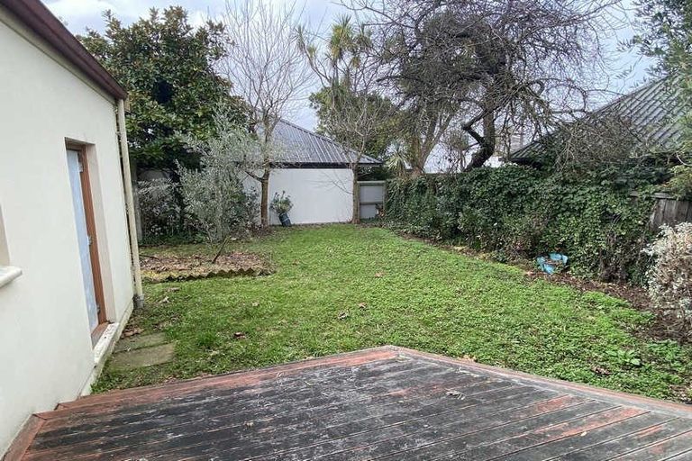 Photo of property in 32 Strowan Road, Strowan, Christchurch, 8052