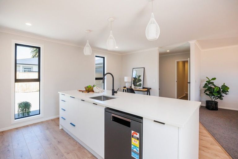 Photo of property in 5a Belvedere Crescent, Takaro, Palmerston North, 4412