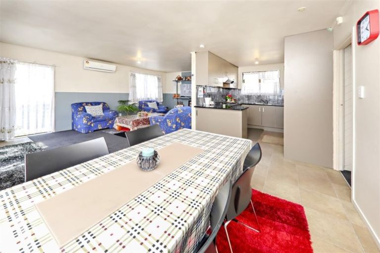 Photo of property in 2/18 Norrie Smith Avenue, Flat Bush, Auckland, 2023