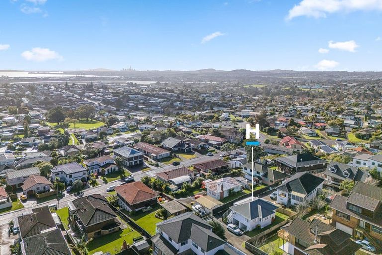 Photo of property in 4233 Great North Road, Glendene, Auckland, 0602