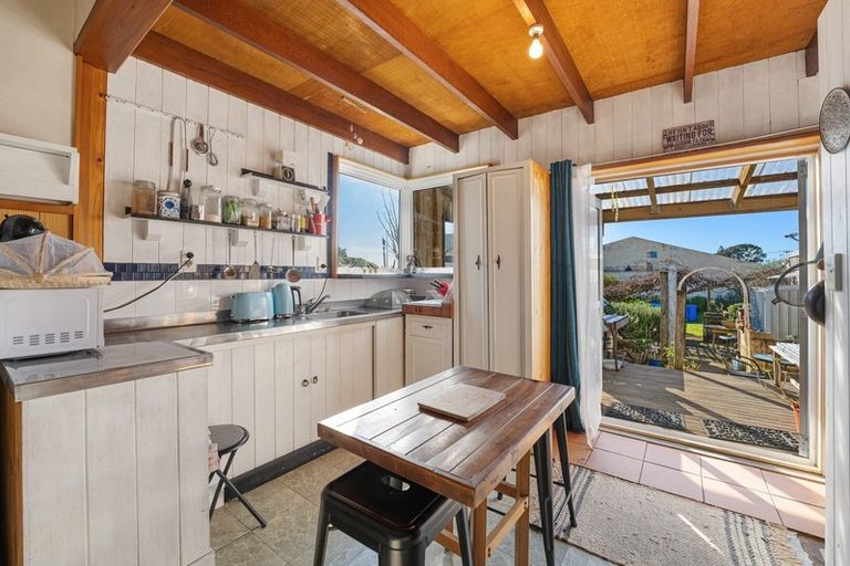 Photo of property in 8 Harbour Street, Moturoa, New Plymouth, 4310