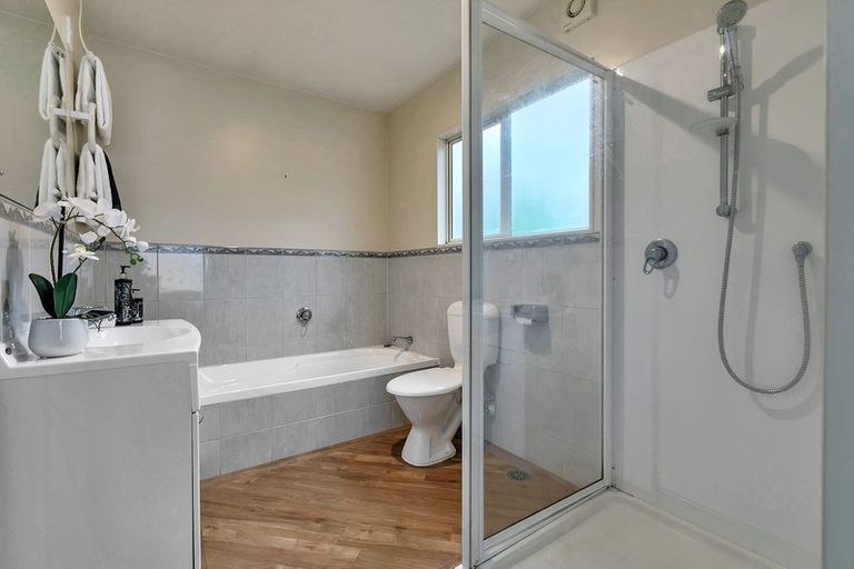 Photo of property in 3/48a Exmouth Road, Northcote, Auckland, 0627